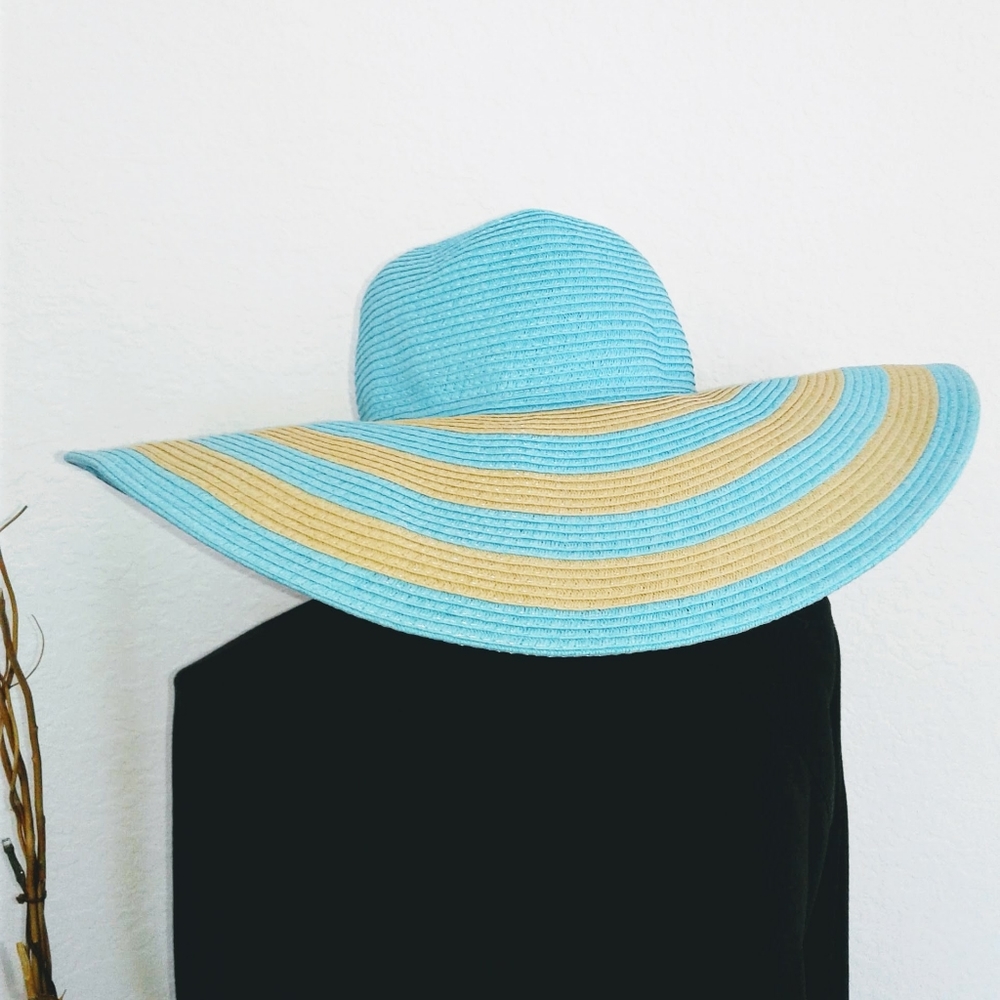 Fun and flirty turqoise  and yellow sunhat.